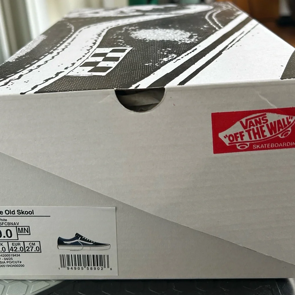 Vans Men's Old Skool Navy and White Sneakers